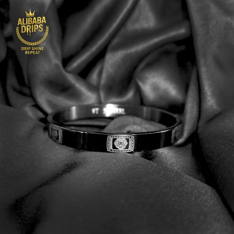 accessories 003 rings & chain